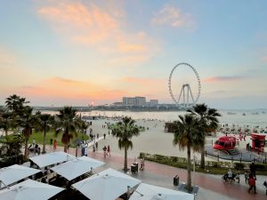 Hurricane’s Grill & Bar reabre para disfrutar de cenas inolvidables frente a la playa