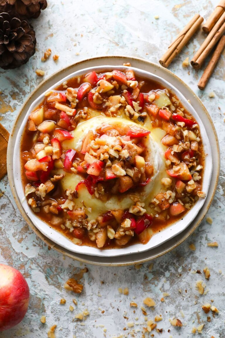 Brie al horno con manzanas: todo nutritivo