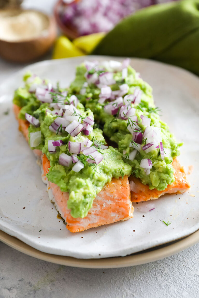 Salmón Al Horno Con Puré De Aguacate