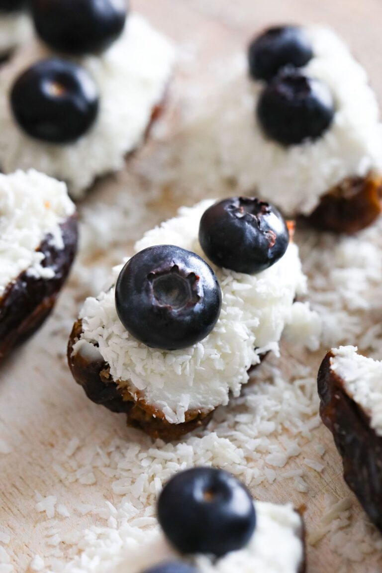 Dátiles rellenos de queso de cabra: todos nutritivos
