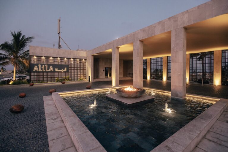 Alila Hinu Bay lanza la experiencia gastronómica de abulón omaní de ‘oro blanco’