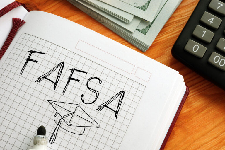 Requisitos de FAFSA 2024: ¿Quién califica?