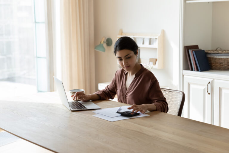 Préstamos 401(k) vs. préstamos personales: qué debe saber antes de solicitar un préstamo