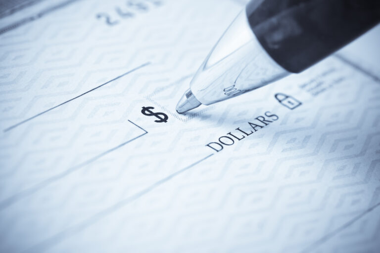 ¿Dónde pedir cheques? En línea y a través de minoristas