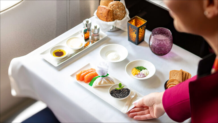 Qatar Airways introduce el caviar en su clase Business