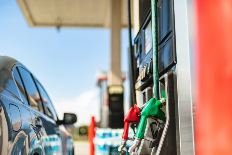 ¿Están bajando los precios de la gasolina?
