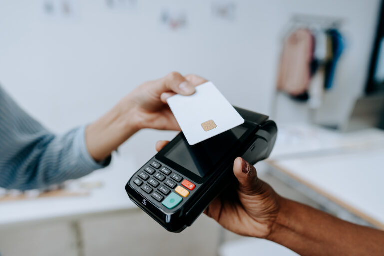Cómo aceptar pagos con tarjeta de crédito como pequeña empresa