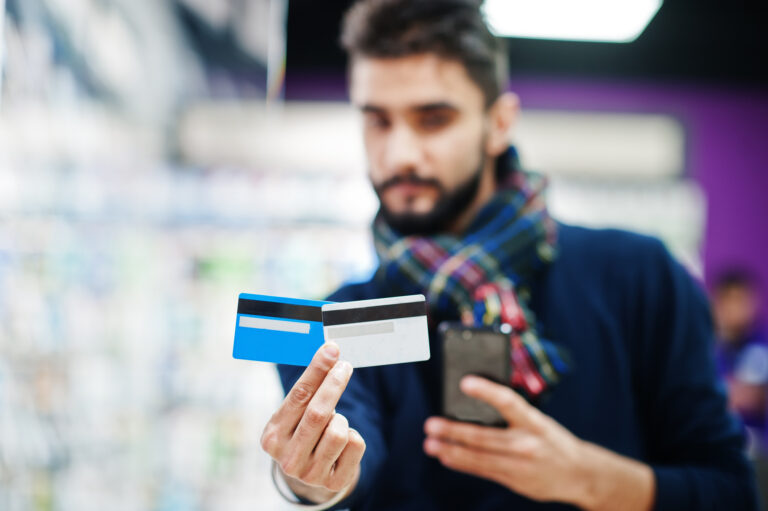 Tarjetas de crédito de tiendas vs. tarjetas de crédito: ¿cuál es la diferencia?