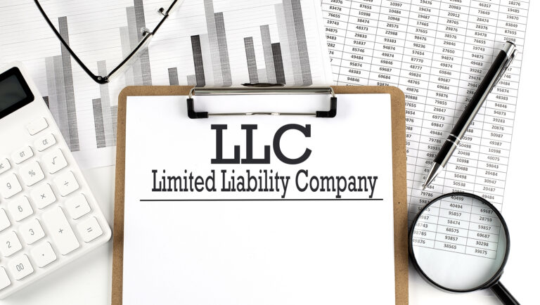 Cómo iniciar una LLC en Massachusetts: guía paso a paso y más