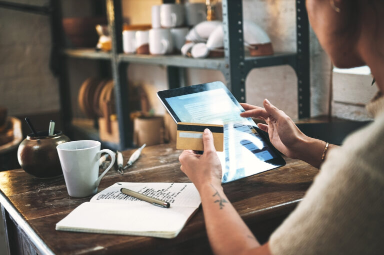 Cómo obtener una tarjeta de crédito comercial solo con un EIN