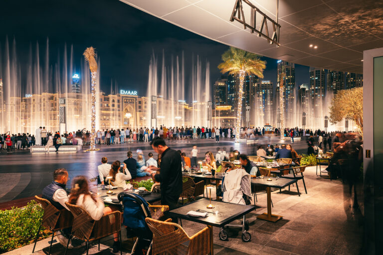 Experimente los atrevidos sabores japoneses con las icónicas vistas del Burj Khalifa en KATA