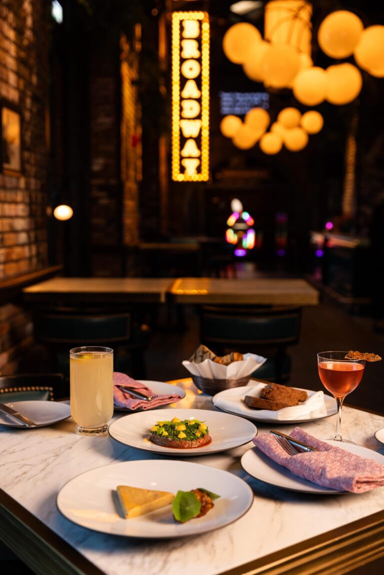 Haga que sus fines de semana sean extraordinarios en Broadway Brasserie & Bar